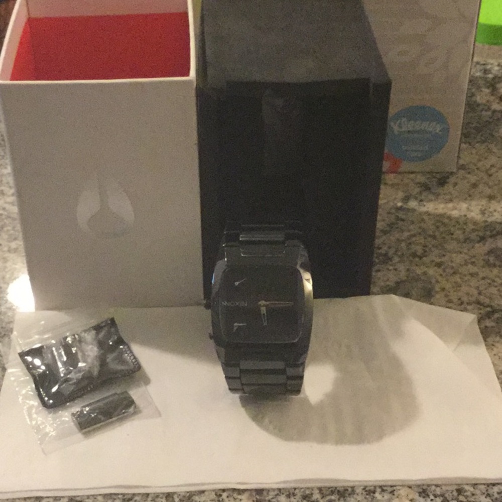 Nixon Banks watch